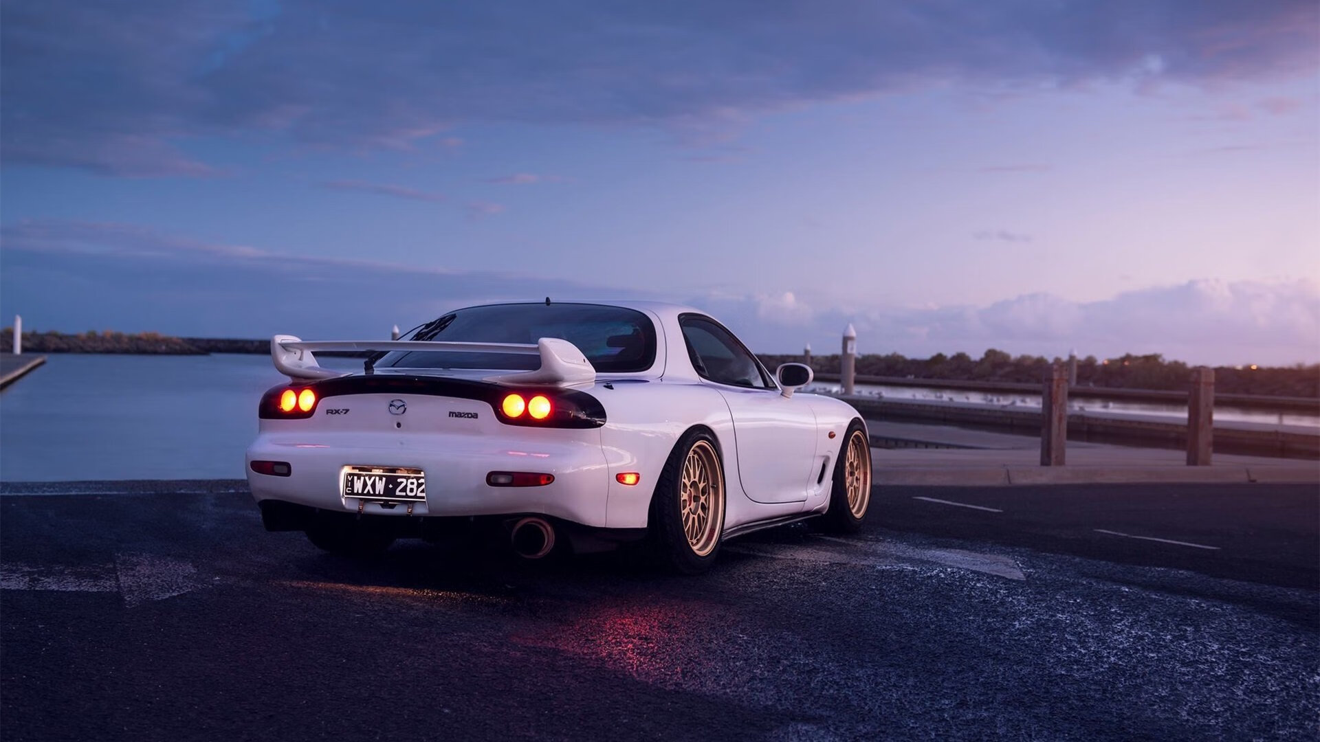 校园足球活动蓬勃发展激发兴趣，校园足球开展的优势和存在问题