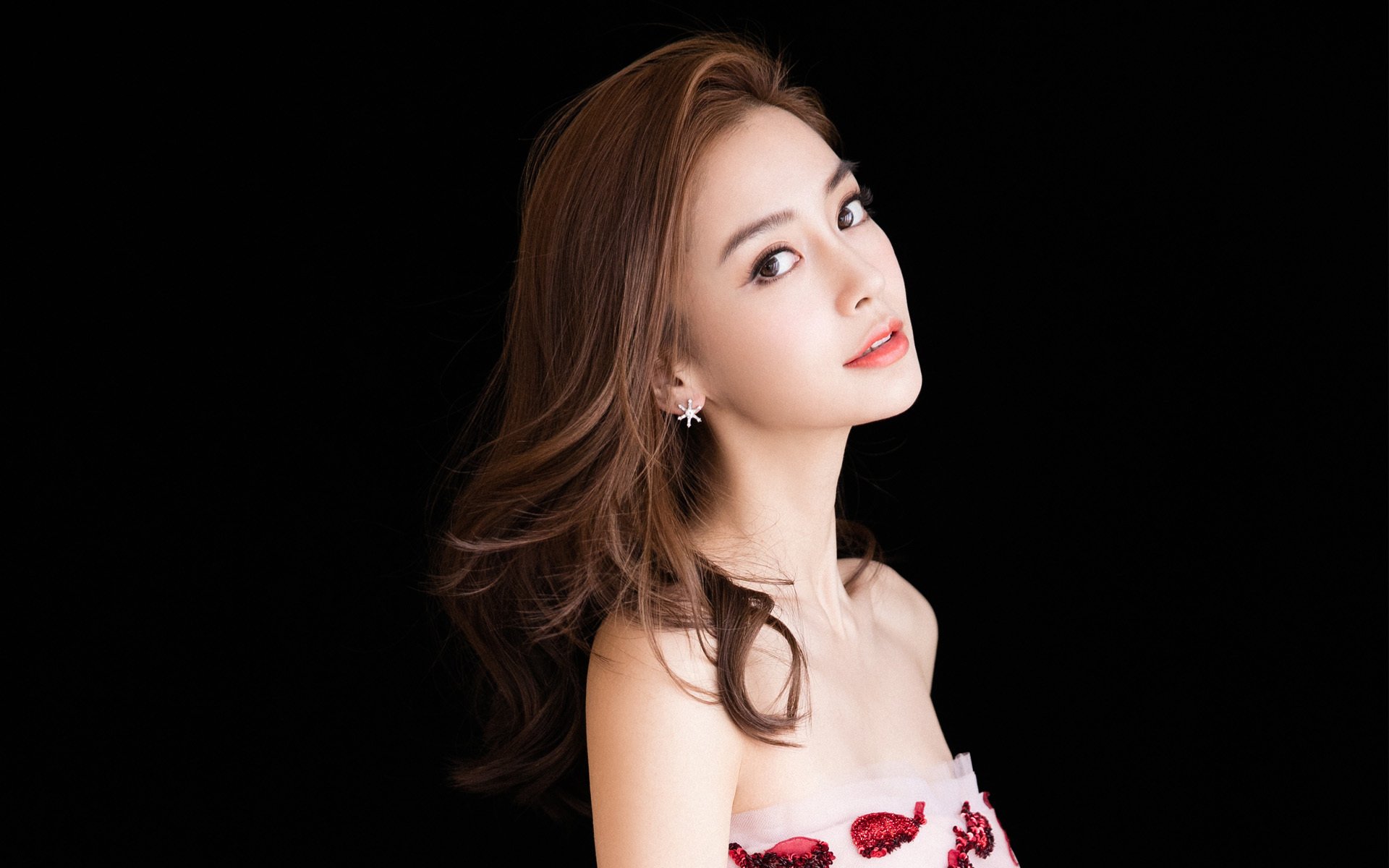 黄蜂防守战术调整后场控更具压迫力,黄蜂主动攻击